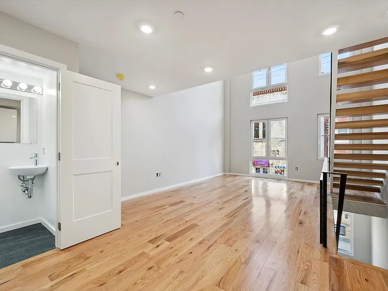 1515 W Stiles St #22 — Photo 7