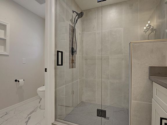 5th image of 1003 E Waterford Blvd