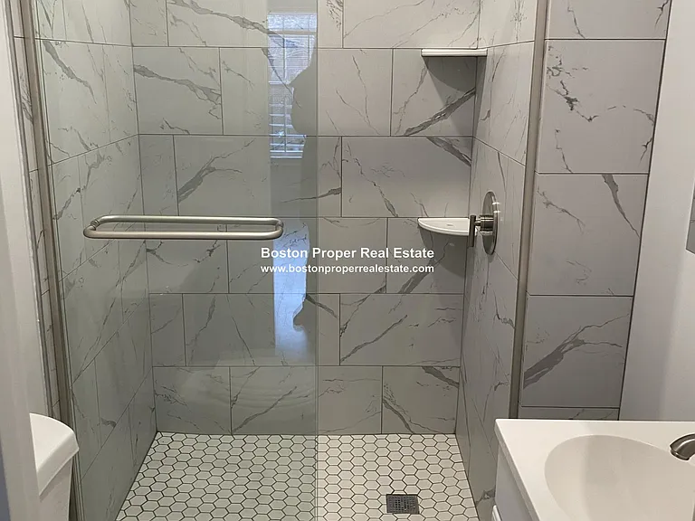 225 Newbury St #5R — Photo 5