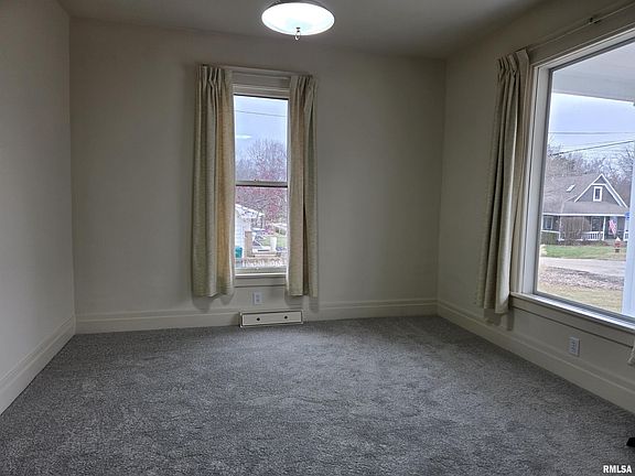 3rd image of 301 E Summit St