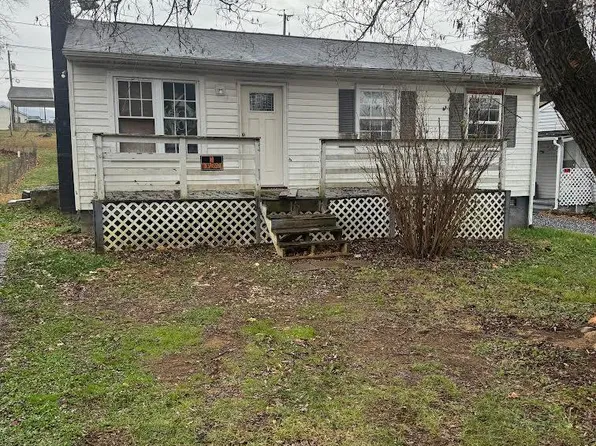 222 E 38th St, Buena Vista, VA 24416