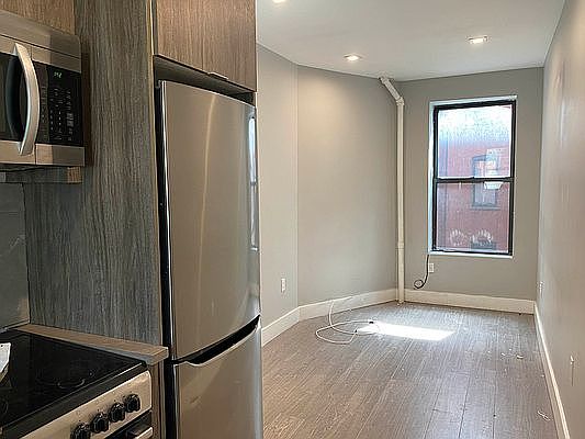 2nd image of 411 E 118th St APT 10