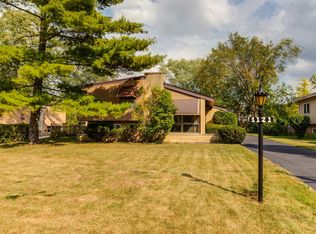 1121 Harms Rd, Glenview, IL 60025