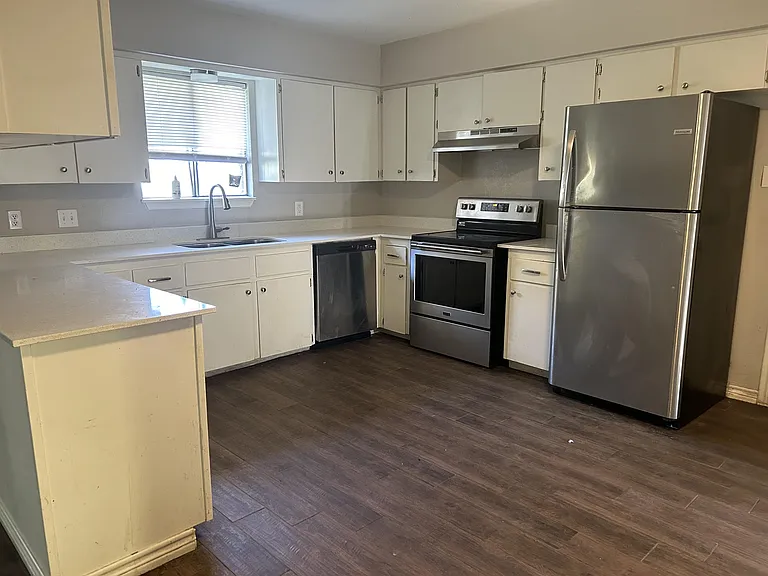 516 Candlelight Ln — Photo 5