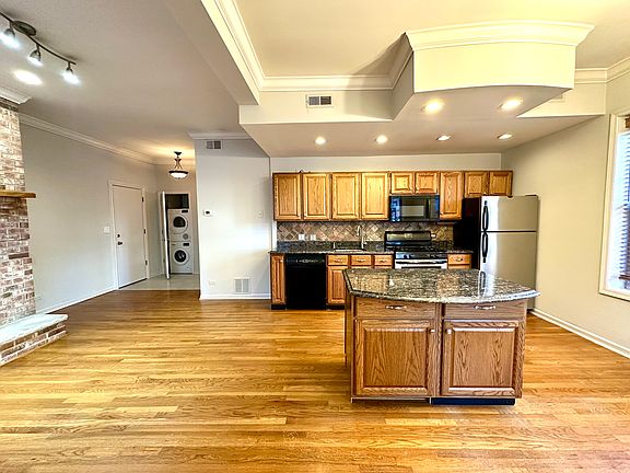 2nd image of 617 W Drummond Pl APT 1CE
