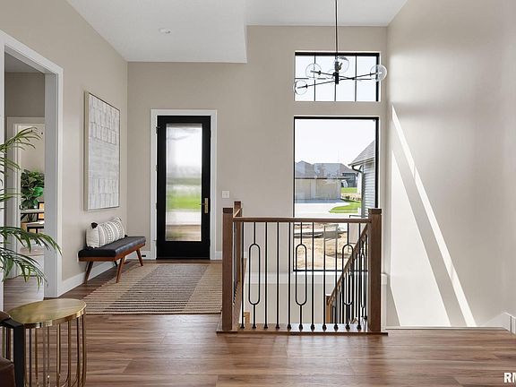 3rd image of 5013 Pinecreek Ln