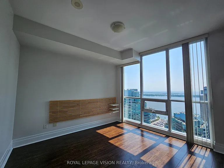 16 Harbour St #3810 — Photo 6