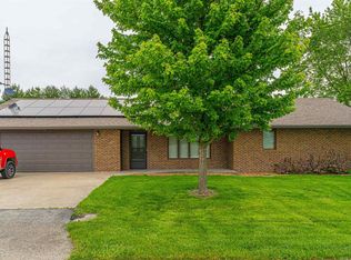 1011 S Spring St, Mount Pulaski, IL 62548