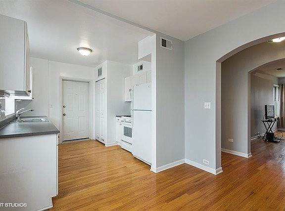 5th image of 4911 N Wolcott Ave APT 3B