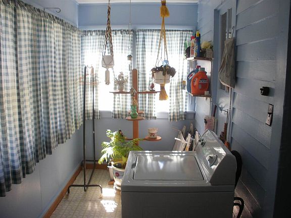 5th image of 952 Whicher St