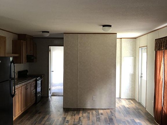 2nd image of 213 SE Shady Oaks Loop