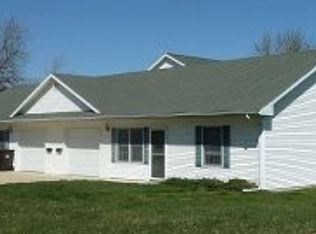 521 N 8th St, Winterset, IA 50273