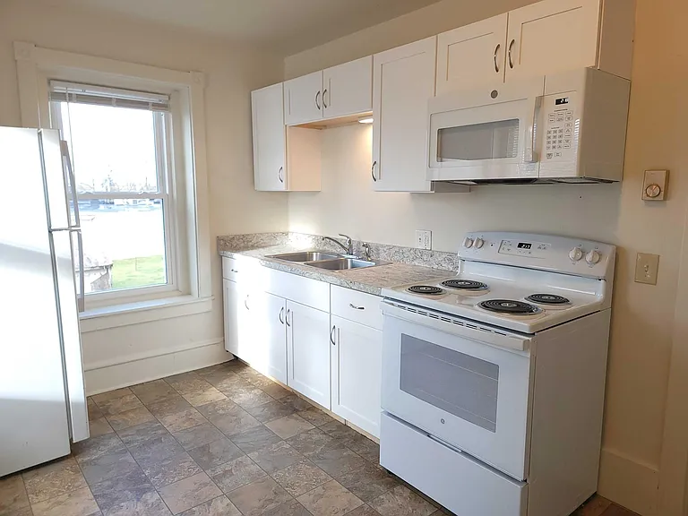 501 W Main St #3 — Photo 8