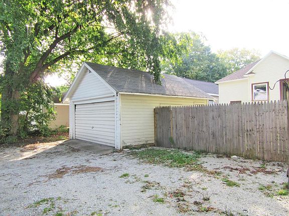 2nd image of 1020 W Forest Ave