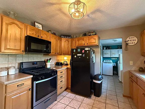 3rd image of 112 Maple St