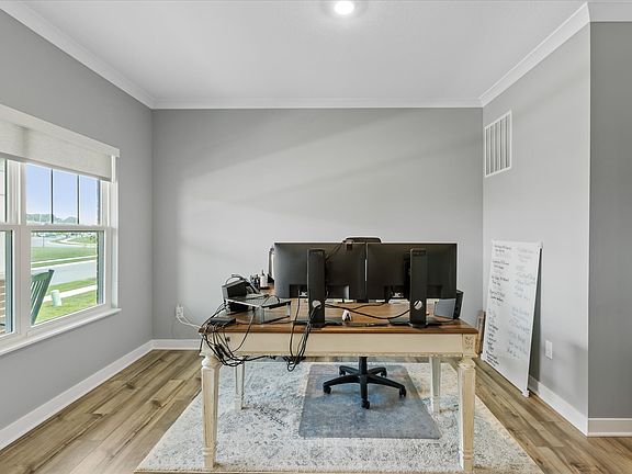 4th image of 19465 Lewis Cir