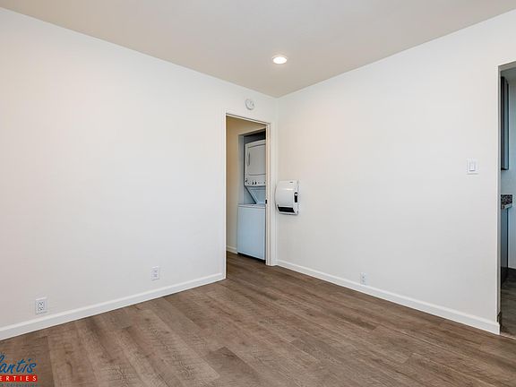 4th image of 123 Bixby St #11