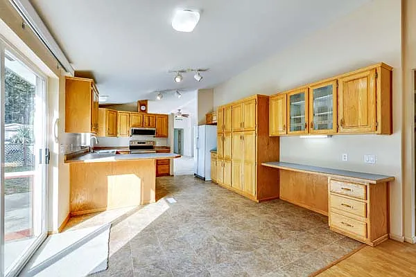 2194 Victoria Ave — Photo 11