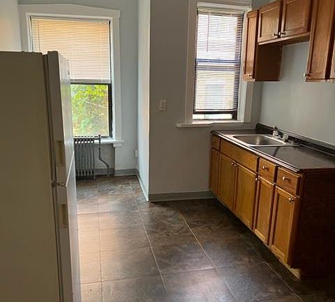 How many delicious meals can YOU create in this beautiful kitchen? Do you share? lol