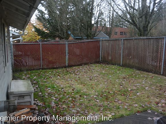 3rd image of 116 NE Juniper Ave APT B