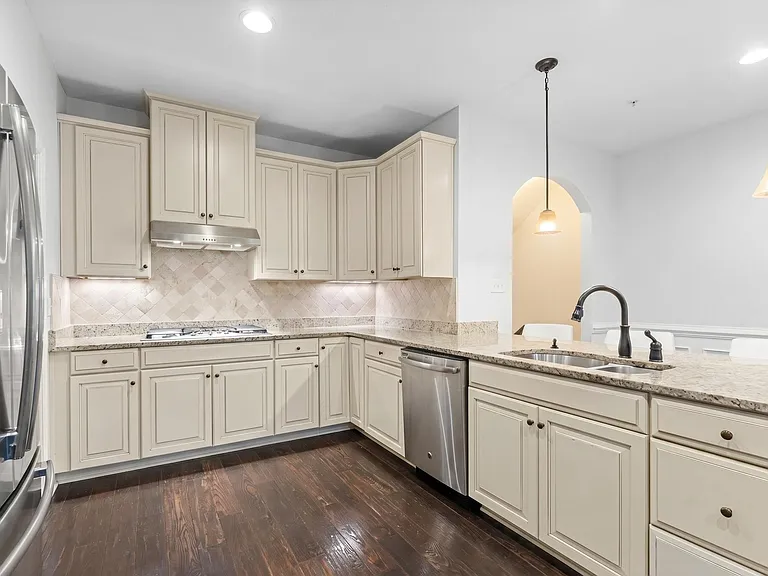 433 Fairmont Dr — Photo 5