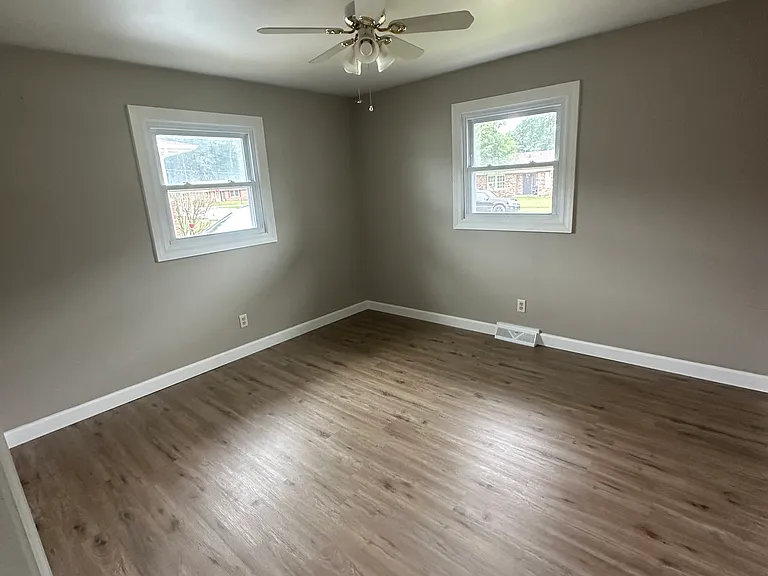 6913 Roosevelt Ave — Photo 5