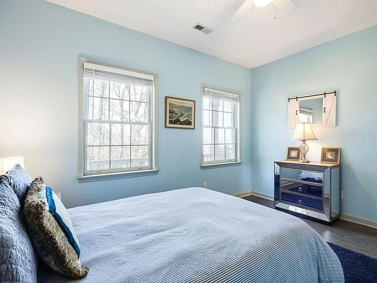 Lower level bedroom, stunning views.