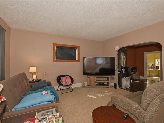 5th image of 2114 E 6th St