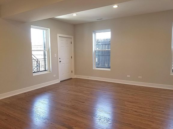 4th image of 1246 W Chicago Ave #2R