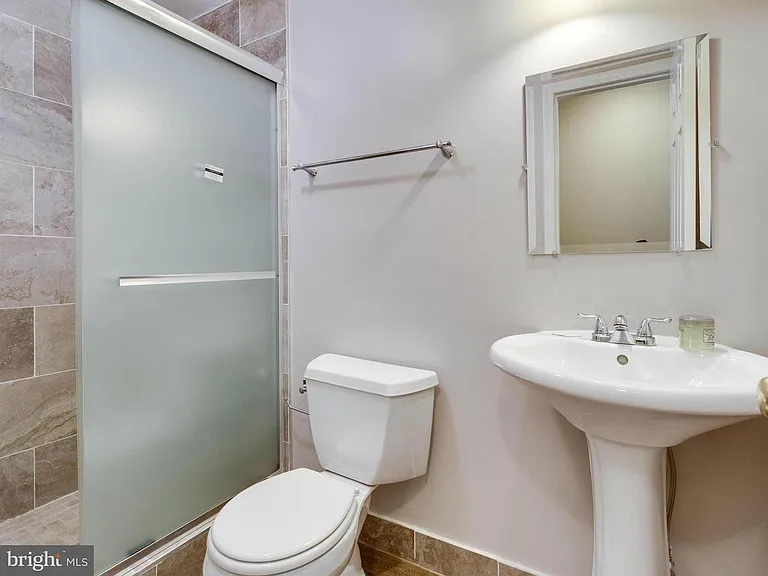 7002 Tyndale St — Photo 25