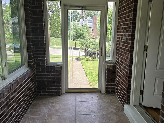 3rd image of 1405 Teakwood Ave
