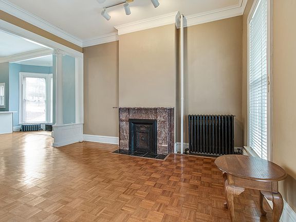 3rd image of 325 W Jackson St