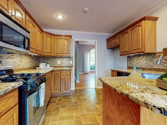4th image of 157 Regalwood Dr