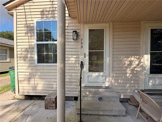 2 bed, 1.0 bath, 950 sqft, $1,250 — Photo 2