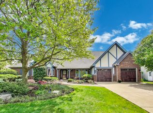 2041 Chatham Dr, Wheaton, IL