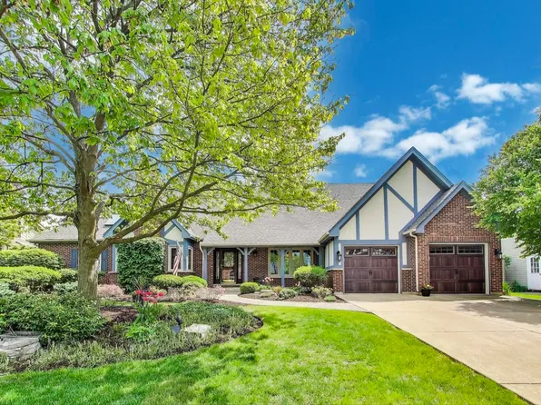 2041 Chatham Dr, Wheaton, IL 60189