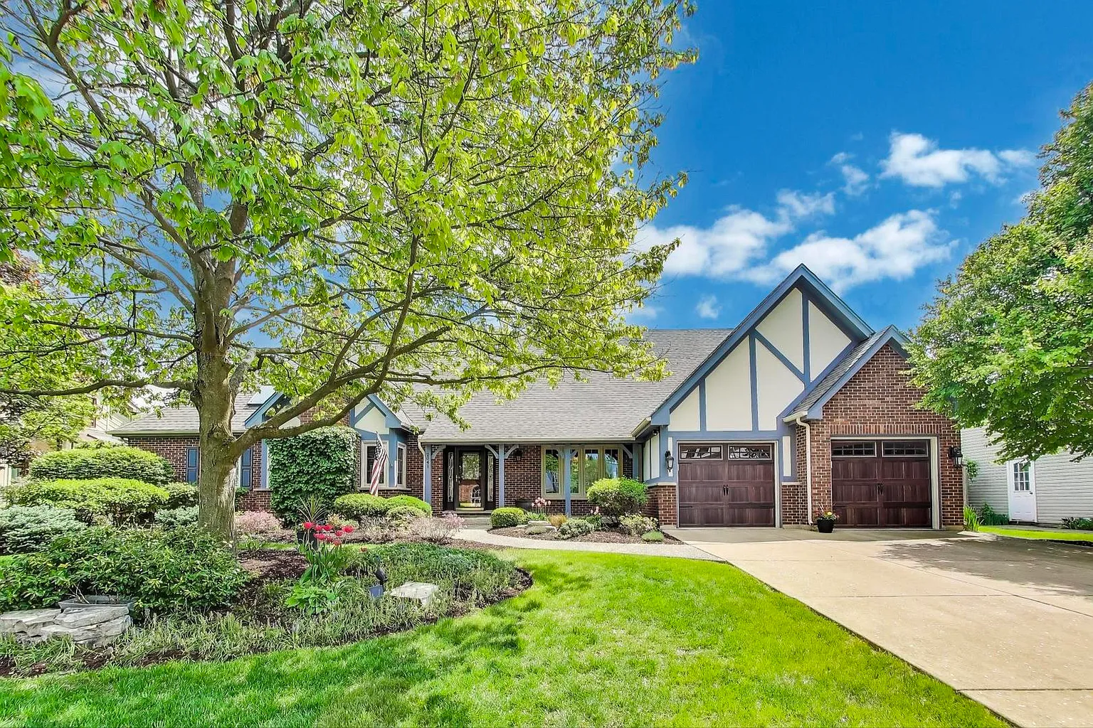 2041 Chatham Dr photo 1