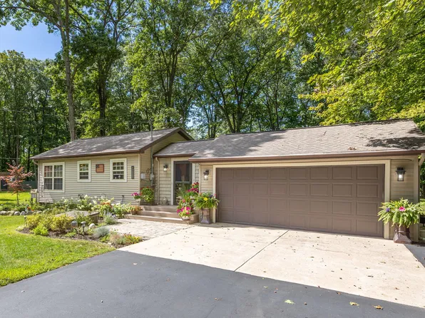 9171 Saint Ives Dr #183, Stanwood, MI 49346