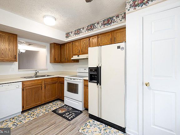 4th image of 11594 James Ct