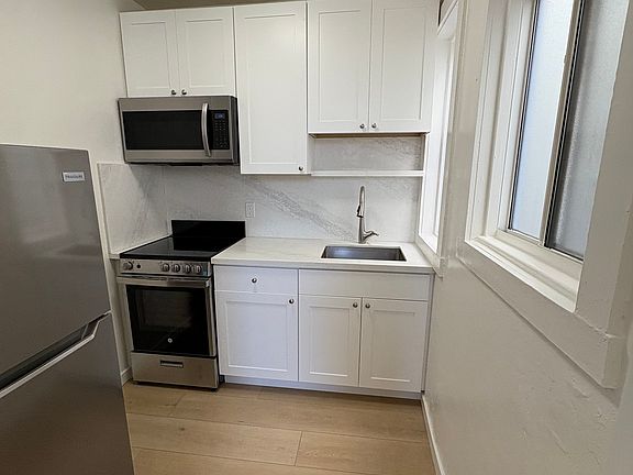 2nd image of 1053 Oak St APT 201