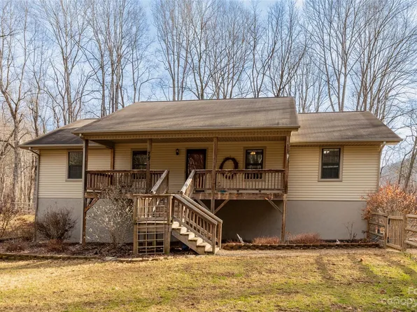 75 Woodmore Dr, Waynesville, NC 28785