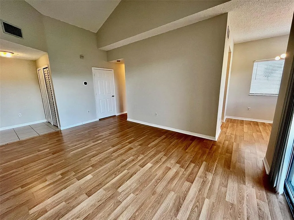 7085 Nova Dr — Photo 2