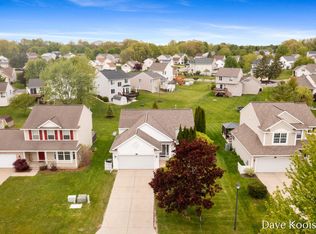 5757 E Grove Dr SE, Kentwood, MI 49512