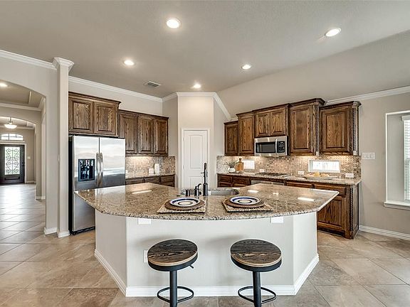 3rd image of 5525 Sundale Dr