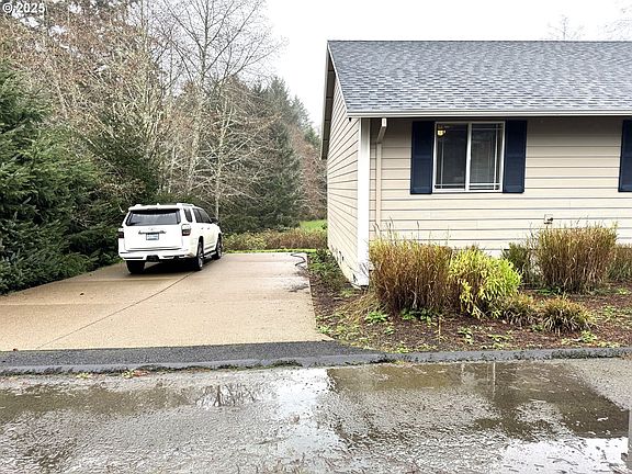 3rd image of 2600 NE 33rd St