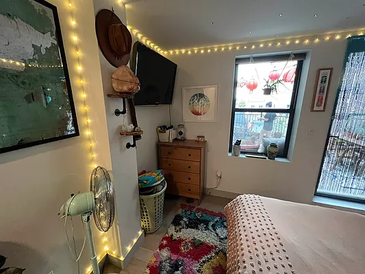 Rented by Delmark Realty LLC | media 46