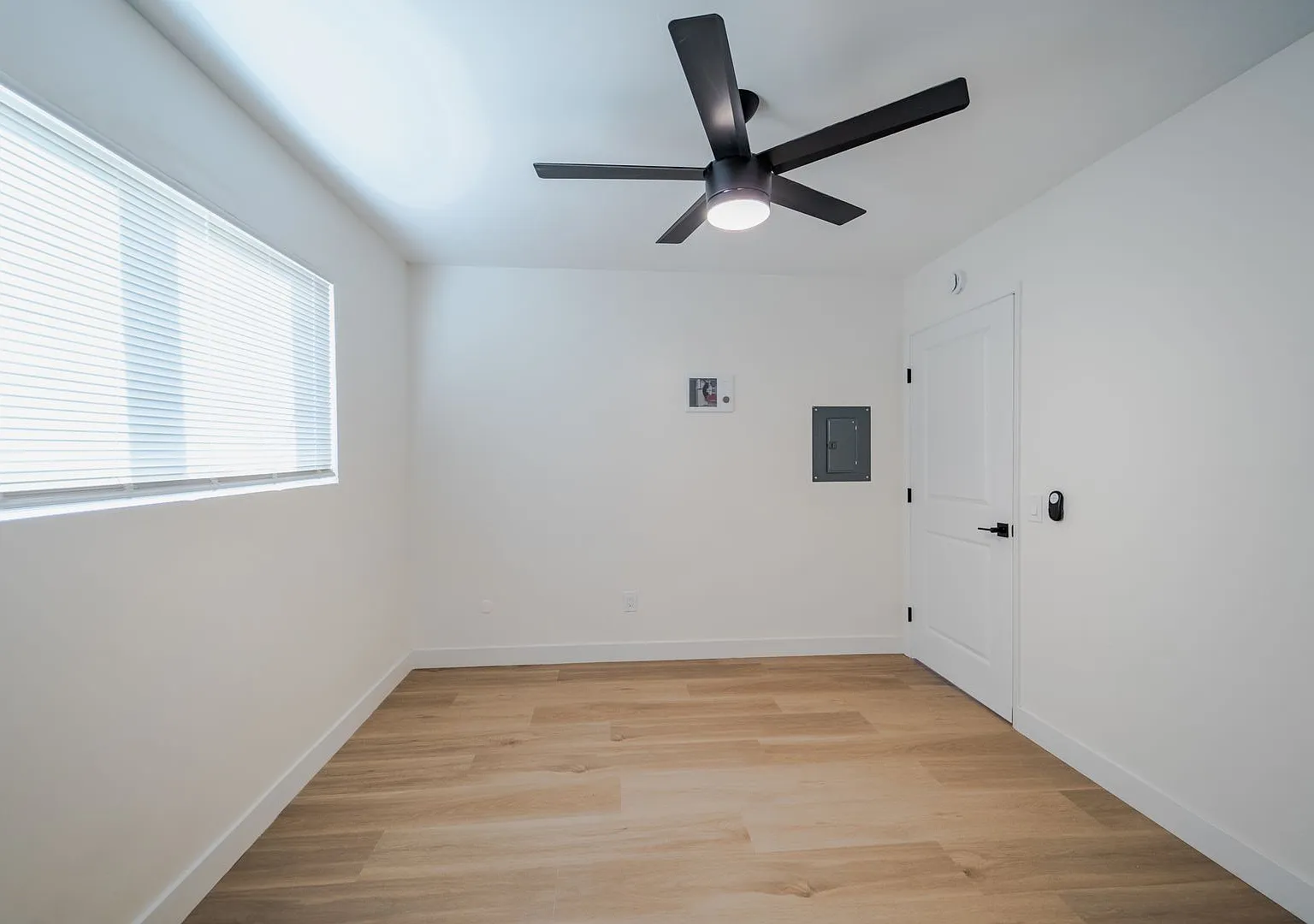 Fairmount Ave | 3681 — Photo 2