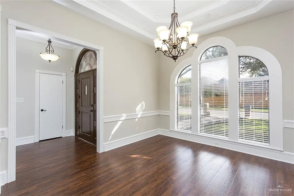 5 bed, 4.0 bath, 2665 sqft, $2,600 — Photo 3