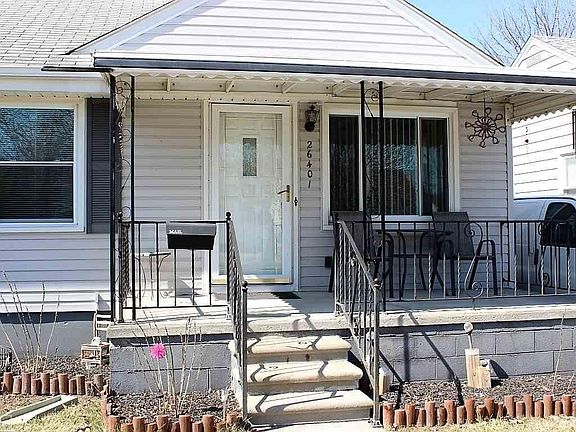 3rd image of 26401 Blumfield St