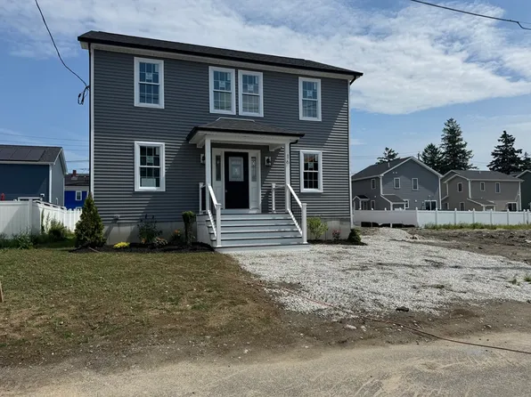 16 Princeton Cir, Fall River, MA 02724